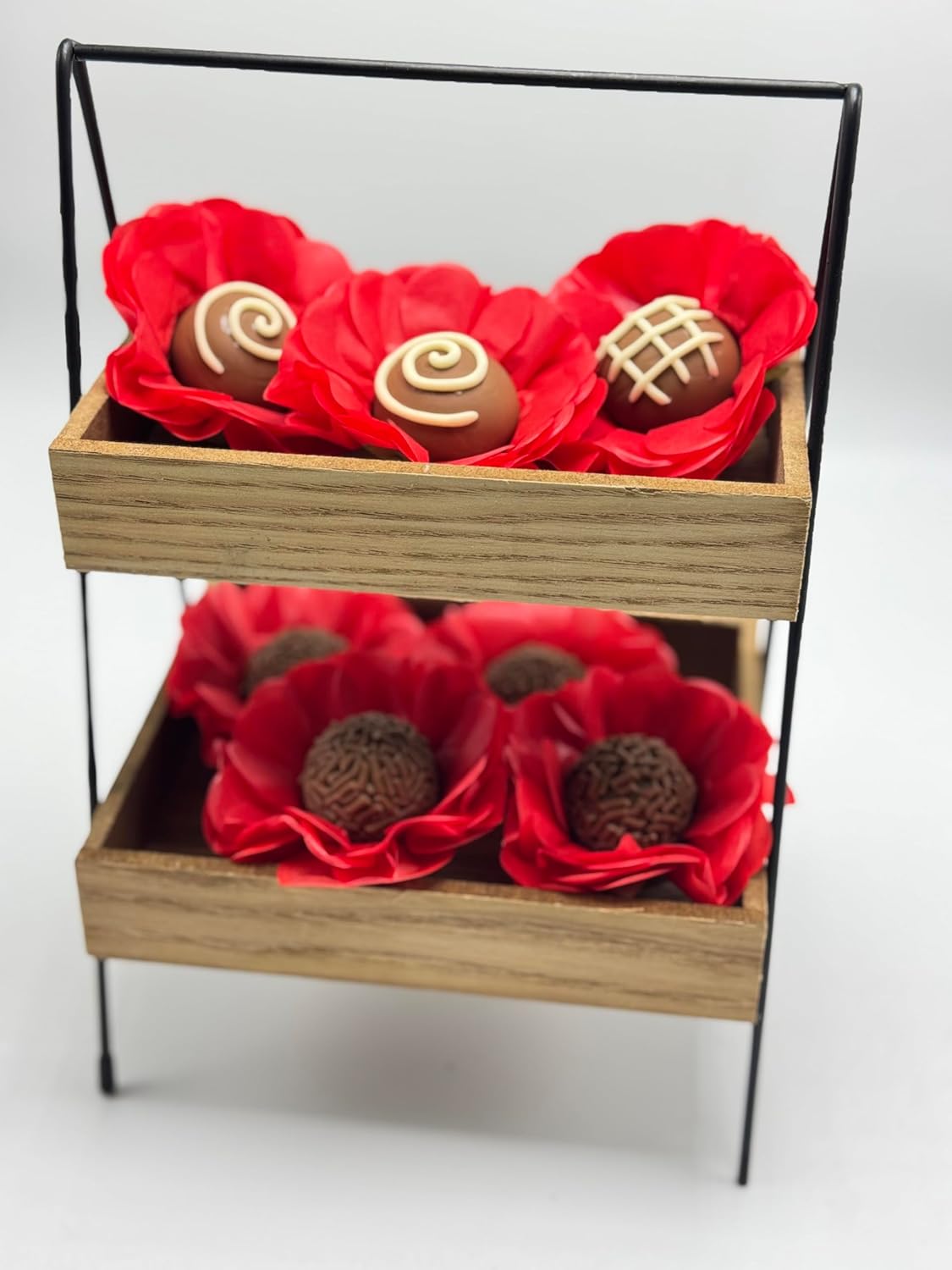 Handmade Paper Truffle Cups | Truffle Liners | Truffle Wrappers | Fominhas | Candy cups for chocolate | Forminhas de Brigadeiro | Candy liners - Pack of 20 - (Paper, Crimson Red)