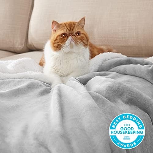 Bedsure GentleSoft Sherpa Fleece Throw Blanket - Image 2