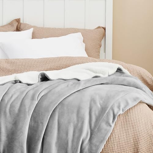 Bedsure GentleSoft Sherpa Fleece Blanket Queen Size - Image 4