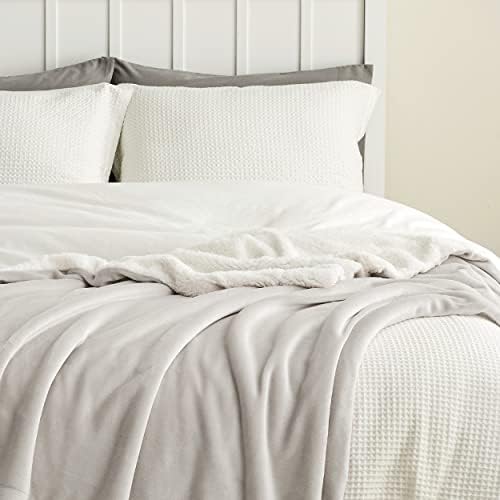 Bedsure GentleSoft Sherpa Fleece Throw Blanket - Image 4