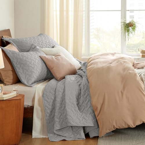 Bedsure California King Quilt, Lightweight Comforter, Light Grey Bedspread - Image 4