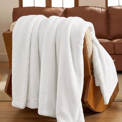 Bedsure GentleSoft Sherpa Fleece Throw Blanket - Image 3