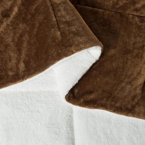Amazon Basics Reversible Sherpa Comforter Set - Image 6