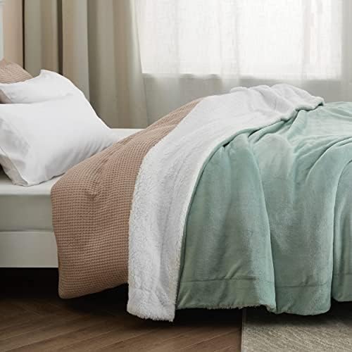 Bedsure GentleSoft Sherpa Fleece Twin Size Blanket - Image 6