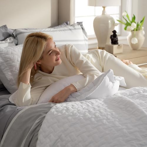 Bedsure Full Size Quilt, Lightweight Comforter Set - Image 2