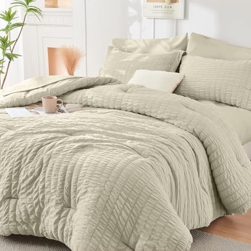 King Comforter Set by HYMOKEGE