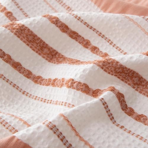 Amazon Basics Comforter Set, 3-Piece Jacquard Comforter and 2 Pillow Shams - Image 7