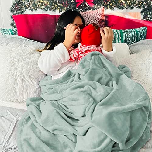 Bedsure GentleSoft Fleece Blanket Twin Size Sage Green - Image 5