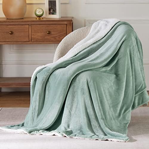 Bedsure GentleSoft Sherpa Fleece Throw Blanket - Image 3