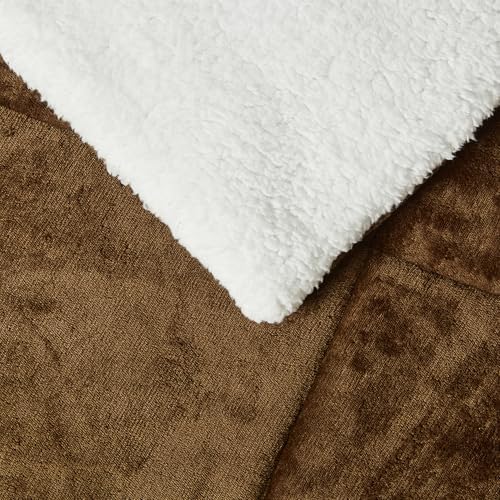 Amazon Basics Reversible Sherpa Comforter Set - Image 4