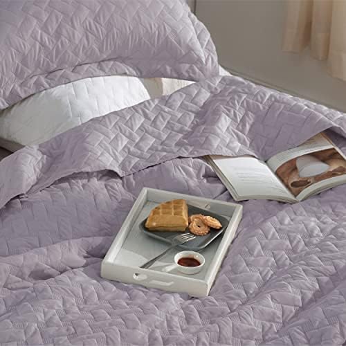 Bedsure Queen Size Quilt, Lightweight Comforter Set, Light Purple Bedspread - Image 2
