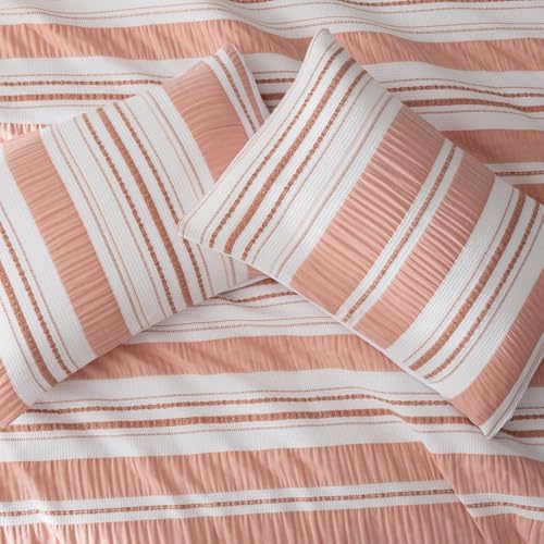 Amazon Basics Comforter Set, 3-Piece Jacquard Comforter and 2 Pillow Shams - Image 3