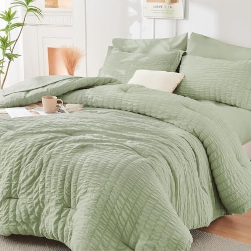 Full Comforter Set by HYMOKEGE