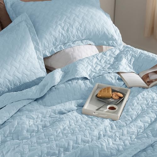 Bedsure King Size Quilt, Lightweight Comforter Set, Sky Blue Bedspread - Image 2