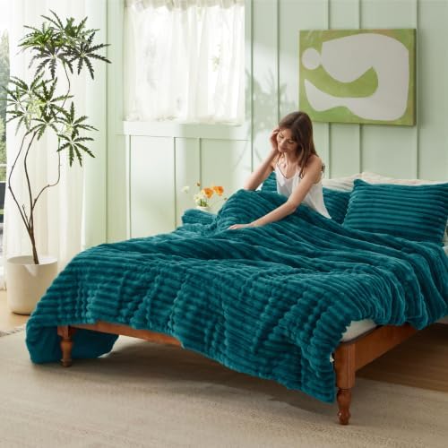 Bedsure Large Queen Fluffy Comforter Set, Cozy Fleece Teal Bedding - Image 5