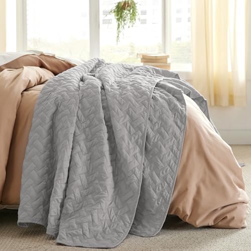 Bedsure California King Quilt, Lightweight Comforter, Light Grey Bedspread - Image 3