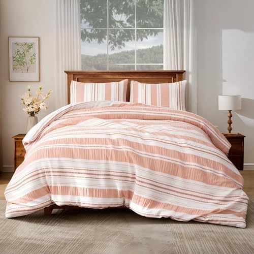 Amazon Basics Comforter Set, 3-Piece Jacquard Comforter and 2 Pillow Shams - Image 2