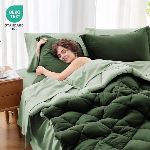Full Comforter Set 7-Piece, Reversible Bed in a Bag, Dark Green/Light Green - Image 4
