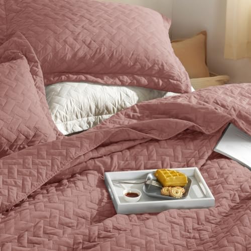 Bedsure Queen Size Quilt, Lightweight Comforter Set - Image 2