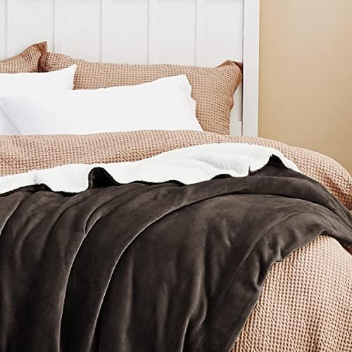 Bedsure GentleSoft Sherpa Fleece Throw Blanket - Image 5