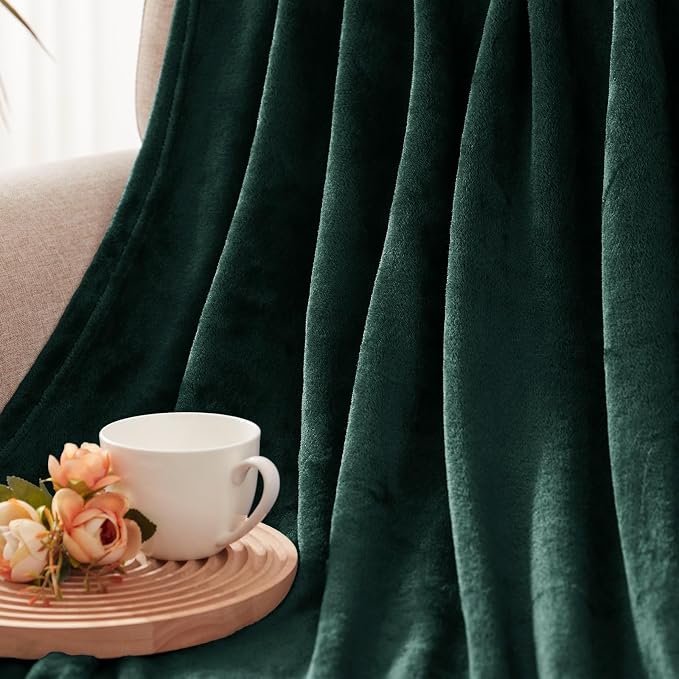Exclusivo Mezcla Fleece Forest Green Throw Blanket - Image 7
