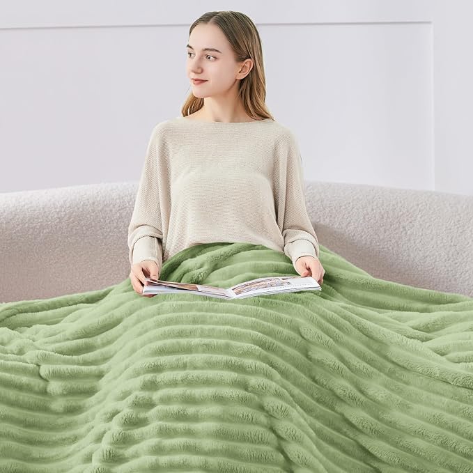 BEDELITE Twin Blanket for Couch & Bed, 300GSM Soft & Warm Fleece Blanket - Image 3