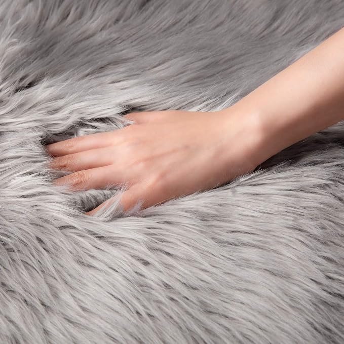 Ashler faux fur rug, Fluffy Shaggy Area Rug Ultra Soft 2 x 3 Feet Sheepskin Fur - Image 4