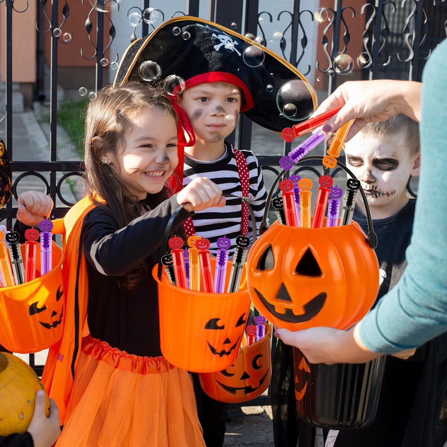 SpringFlower 80 PCS Halloween Party Favor For Kids, Halloween Mini Bubble Wands Halloween Gifts For Trick Or Treating, School Classroom Rewards, Goodie Bag Fillers