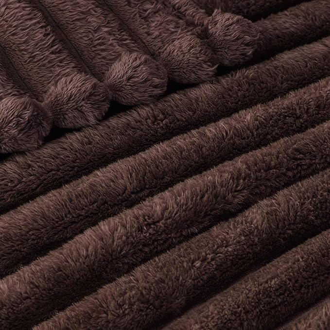 Exclusivo Mezcla Queen Size Flannel Fleece Blanket, Super Soft Striped Jacquard - Image 4