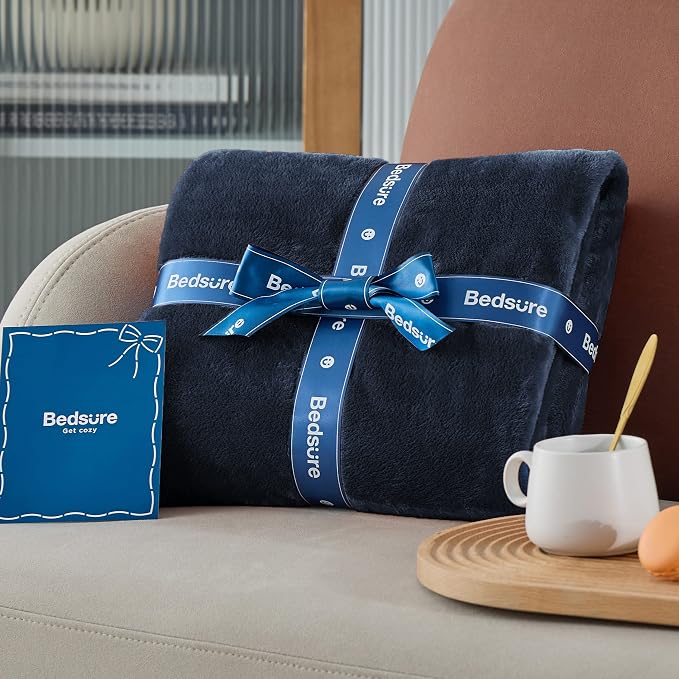 Bedsure GentleSoft Fleece Blanket Twin Size Navy Blue - Image 7
