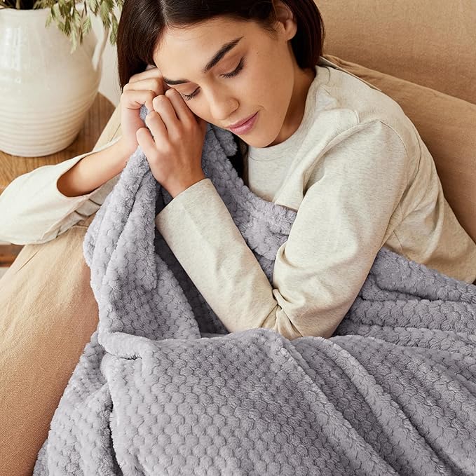 Exclusivo Mezcla Fleece Bed Blanket Twin Size, Super Soft and Warm Blankets - Image 2
