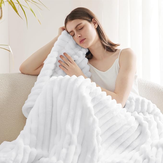 Bedsure GentleSoft Twin Fleece Blanket - Image 3