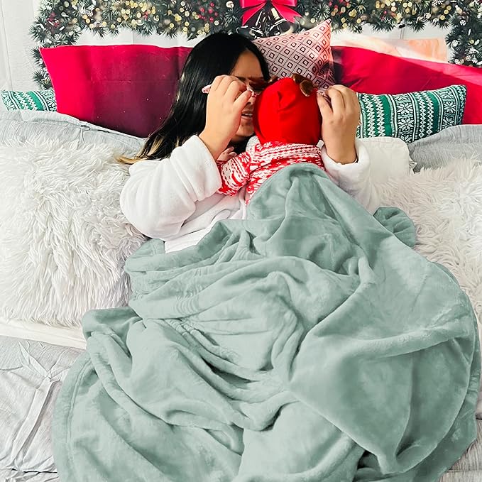 Bedsure GentleSoft Fleece Blanket Twin Size Sage Green - Image 5