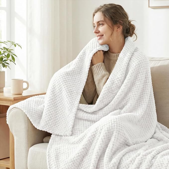 Exclusivo Mezcla Fleece Bed Blanket Queen Size, Super Soft and Warm Blankets - Image 2
