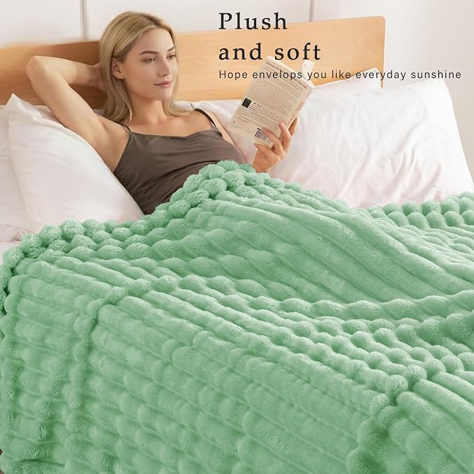 Exclusivo Mezcla Queen Size Flannel Fleece Blanket, Super Soft Striped Jacquard - Image 2