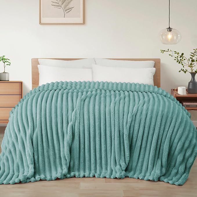 Exclusivo Mezcla King Size Flannel Fleece Blanket, Super Soft Striped Jacquard by ExclusivoMezcla