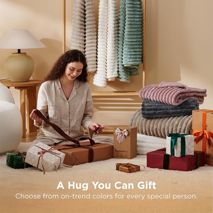 Bedsure GentleSoft Grey Fleece Blanket - Image 4