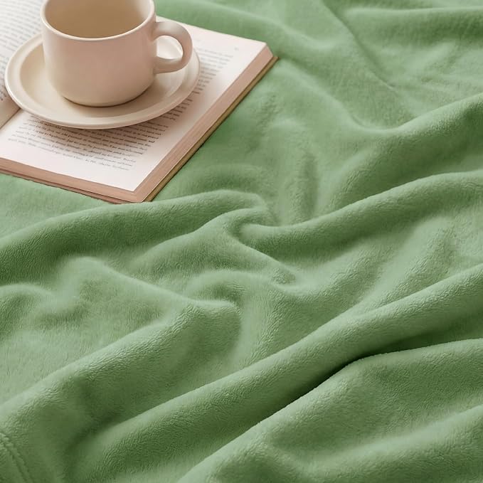 Bedsure GentleSoft Green Fleece Blankets Queen Size - Image 5