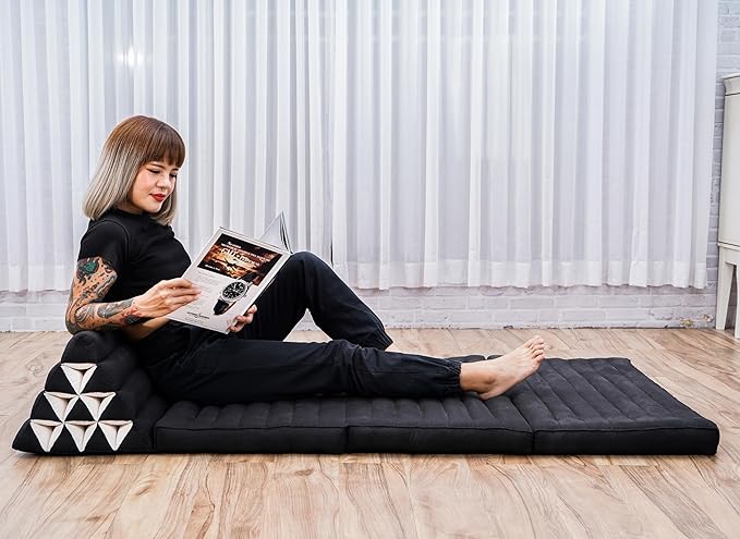 Leewadee 3-Fold Mat XXL with Triangle Cushion – Firm TV Pillow, Foldable Mattress with Cushion Made of Eco-Friendly Kapok, 67 x 31 inches, Black
