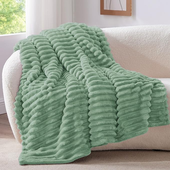 BEDELITE Fleece Green Throw Blanket - Image 2