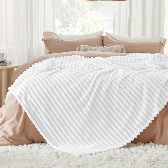 Bedsure GentleSoft White Full Blanket - Image 2