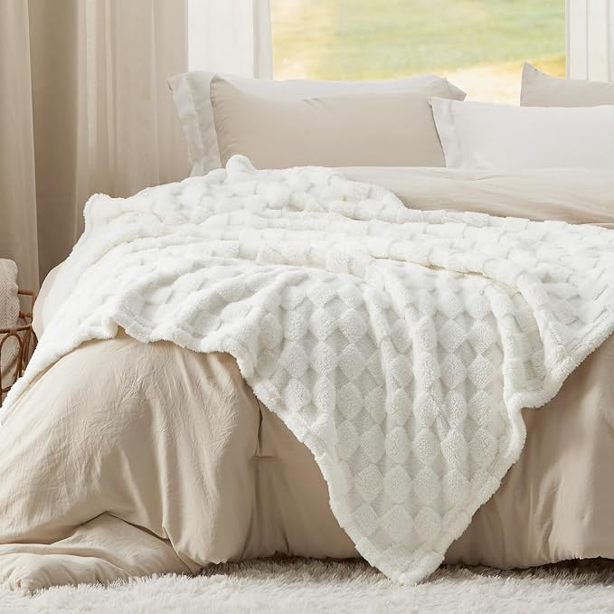 Bedsure GentleSoft White Twin XL Blanket - Image 6