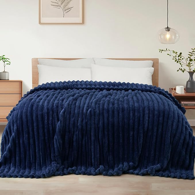 Exclusivo Mezcla King Size Flannel Fleece Blanket, Super Soft Striped Jacquard by ExclusivoMezcla
