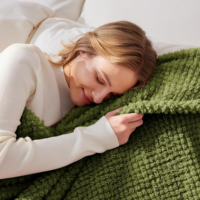 Whale Flotilla Twin Size Fuzzy Fleece Blanket, Fluffy Warm Soft Jacquard Bed - Image 2