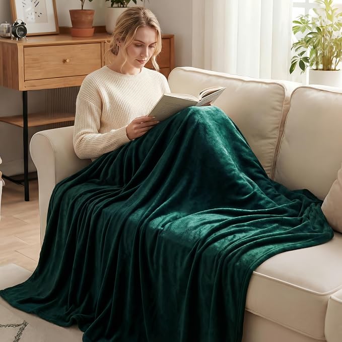 Exclusivo Mezcla Fleece Forest Green Throw Blanket - Image 2