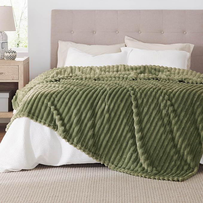 Bedsure GentleSoft Moss Fleece Queen Blanket - Image 2
