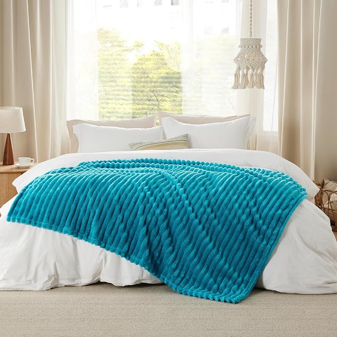 Bedsure GentleSoft Teal Twin Blanket - Image 6
