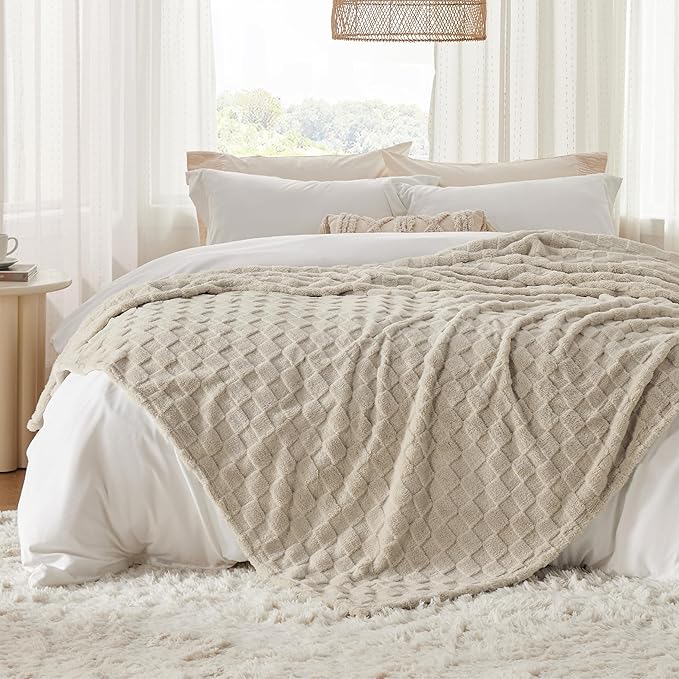 Bedsure GentleSoft Blankets Queen Size - Image 5