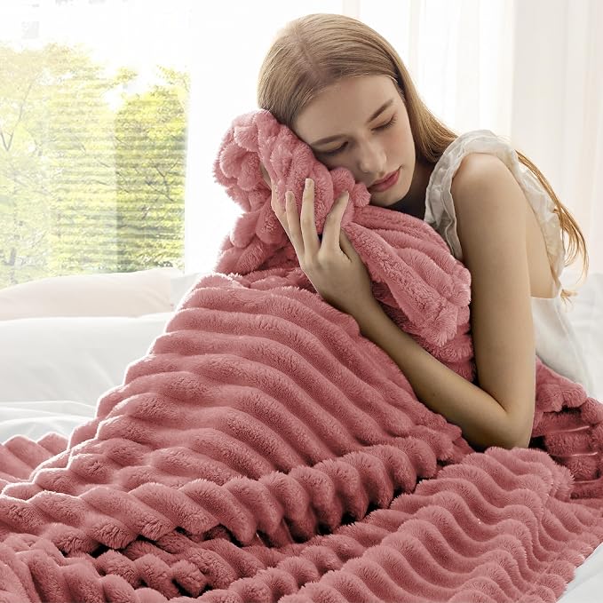 Bedsure GentleSoft Dusty Pink Fleece Twin Blanket - Image 3