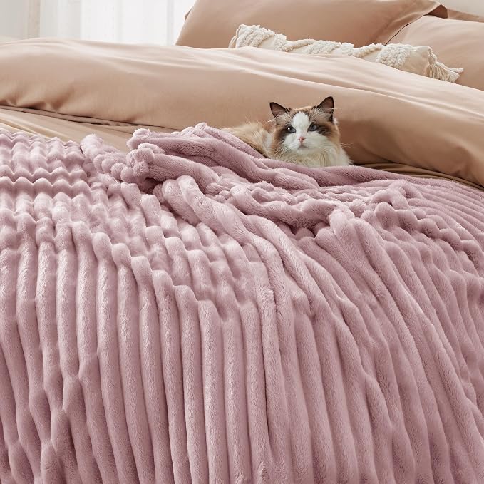 Bedsure GentleSoft Pink Full Blanket - Image 8